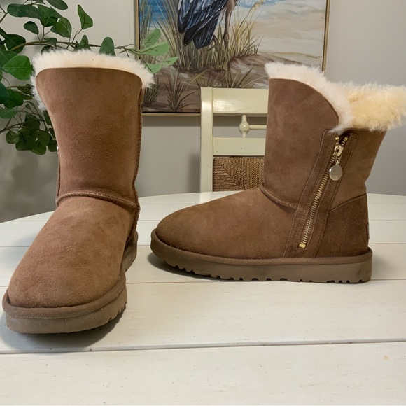 Authentic UGG Bailey short zip boots size 7 - Picture 9 of 13